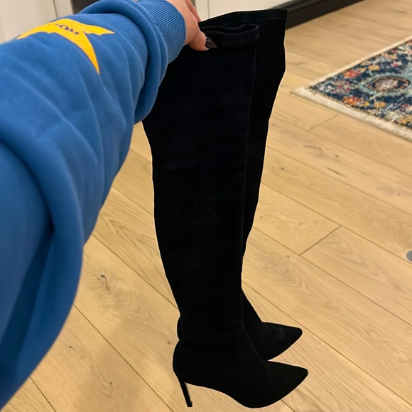 EVERYONE SHOULD OWN A PAIR of over the knee BLACK suede boots! with zipper - Picture 10 of 15